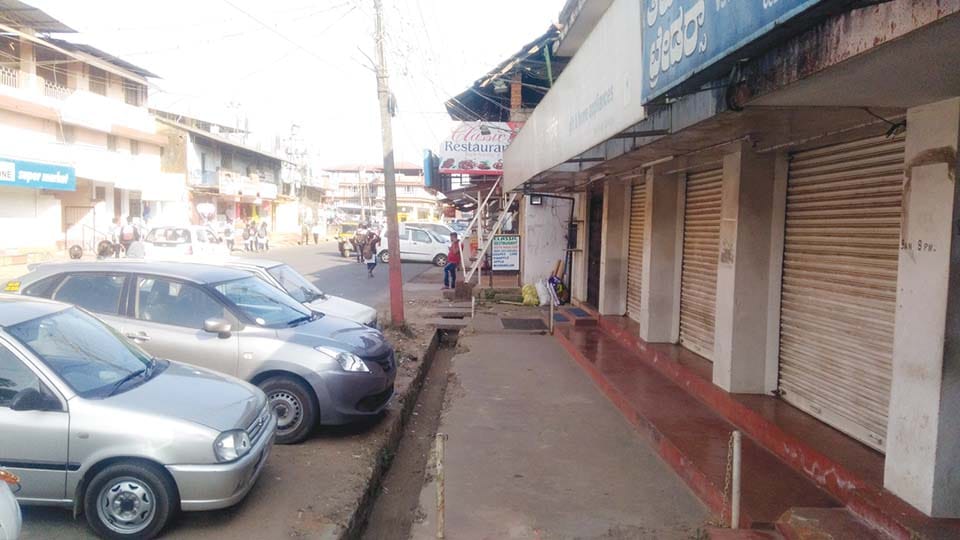 ಏಕಮುಖ ಸಂಚಾರ ವಿರೋಧಿಸಿ ಗೋಣಿಕೊಪ್ಪ ಬಂದ್