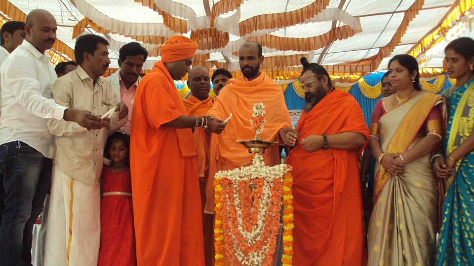 ಗುಡಿಯಲ್ಲಿರುವ ದೇವರಿಗಿಂತ ಗಡಿಯಲ್ಲಿರುವ ಯೋಧ ಶ್ರೇಷ್ಠ