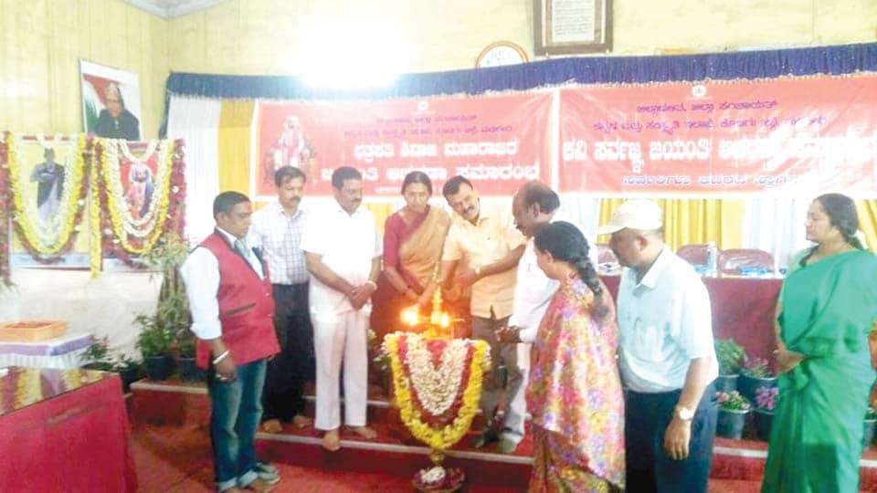 ಕನ್ನಡ ಸಾಹಿತ್ಯದ ಬೆಳವಣಿಗೆಗೆ ಸರ್ವಜ್ಞರ ಕೊಡುಗೆ ಅಪಾರ