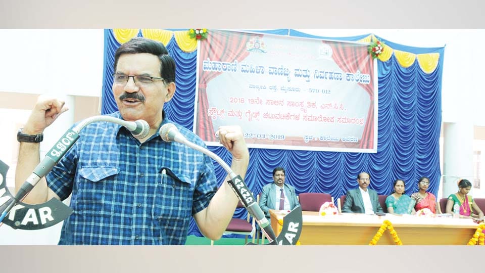 ಜ್ಞಾನದಿಂದ ಮಾತ್ರವೇ ಸಮಾಜದ ವಿಕಾಸ