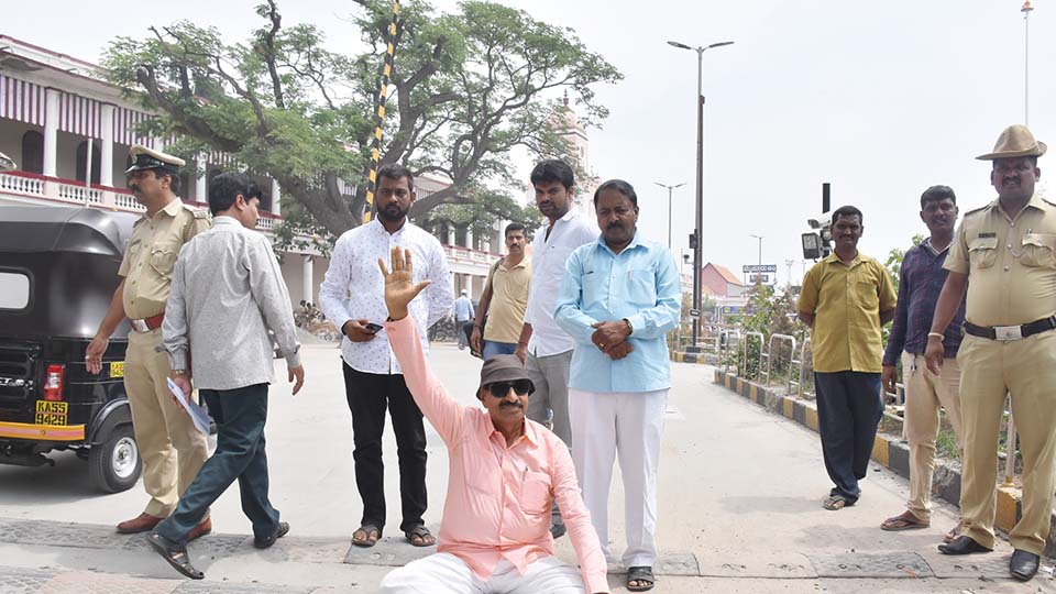 ಹಾಲಿ ಲೋಕಸಭಾ ಚುನಾವಣಾ ಪ್ರಕ್ರಿಯೆ ರದ್ದುಪಡಿಸಲು ವಾಟಾಳ್ ನಾಗರಾಜ್ ಆಗ್ರಹ