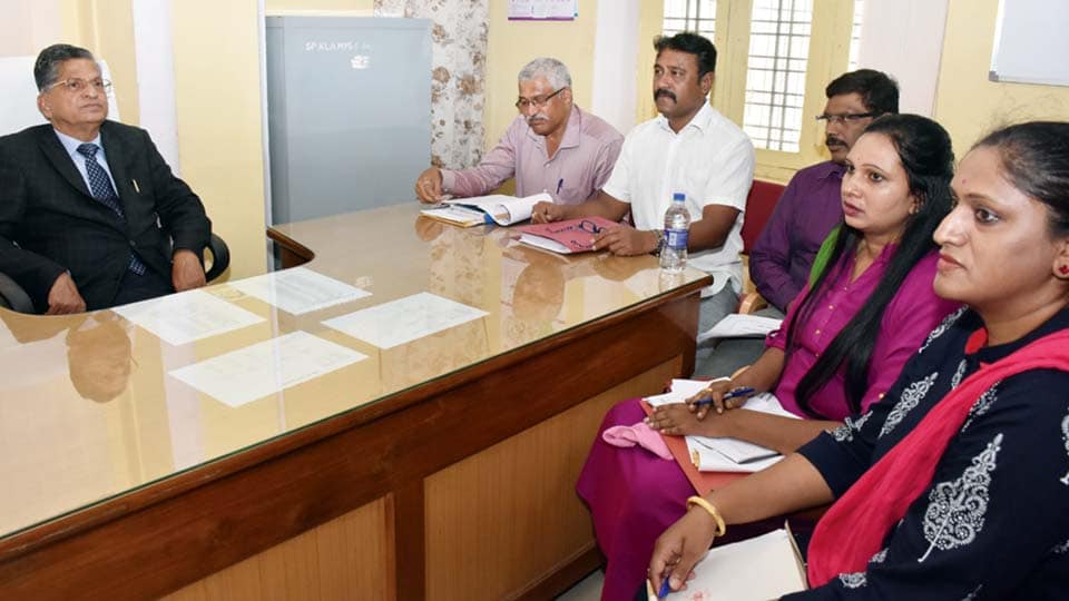 ಅಧಿಕಾರಿಗಳೊಂದಿಗೆ ಲೋಕಾಯುಕ್ತ ನ್ಯಾ.ಪಿ.ವಿಶ್ವನಾಥಶೆಟ್ಟಿ ಸಭೆ