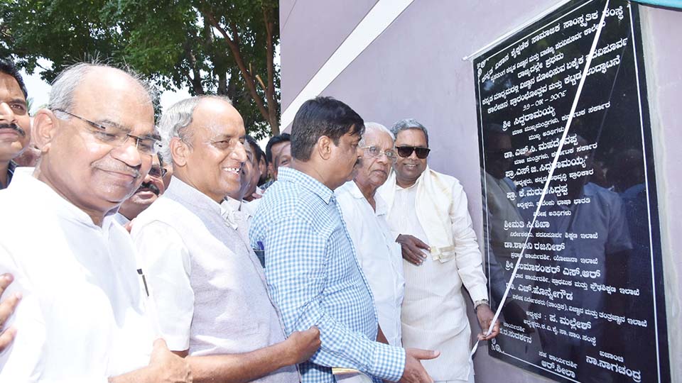 ಸರ್ಕಾರಿ ಶಾಲೆಗಳಲ್ಲಿ ಪ್ರಾಥಮಿಕ ತರಗತಿಯಿಂದ ಆಂಗ್ಲ ಮಾಧ್ಯಮ ಆರಂಭಿಸಲು ನನ್ನ ವಿರೋಧವಿದೆ