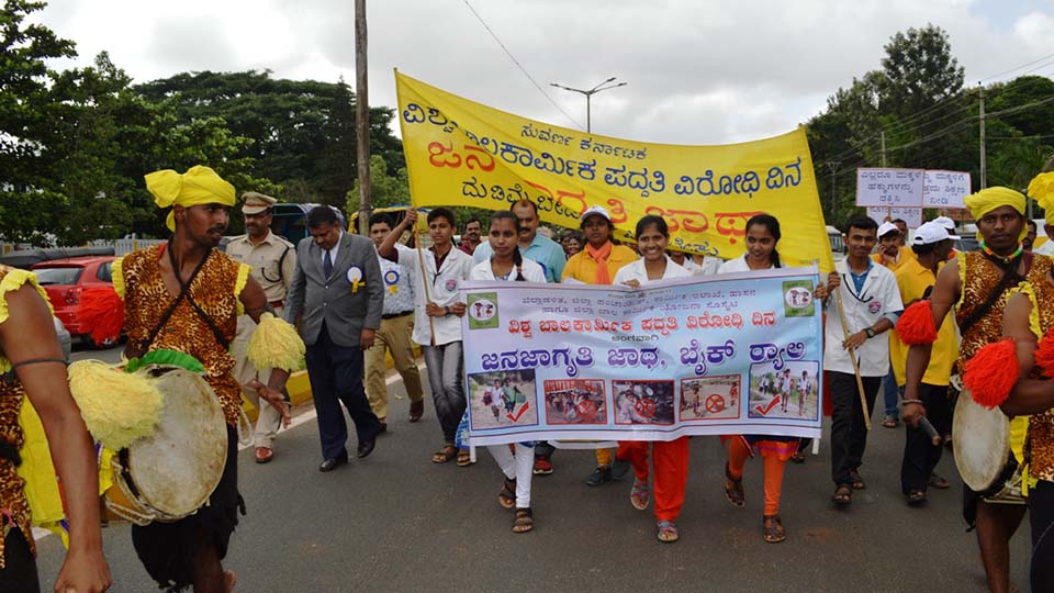 ಮಕ್ಕಳಿಗೆ ಕೆಲಸವಲ್ಲ, ಶಿಕ್ಷಣ ಕೊಡಿಸಿ: ಬಾಲಕಾರ್ಮಿಕ ವಿರೋಧಿ ದಿನಾಚರಣೆಯಲ್ಲಿ ಜಿಪಂ ಸಿಇಓ ಶ್ವೇತಾ