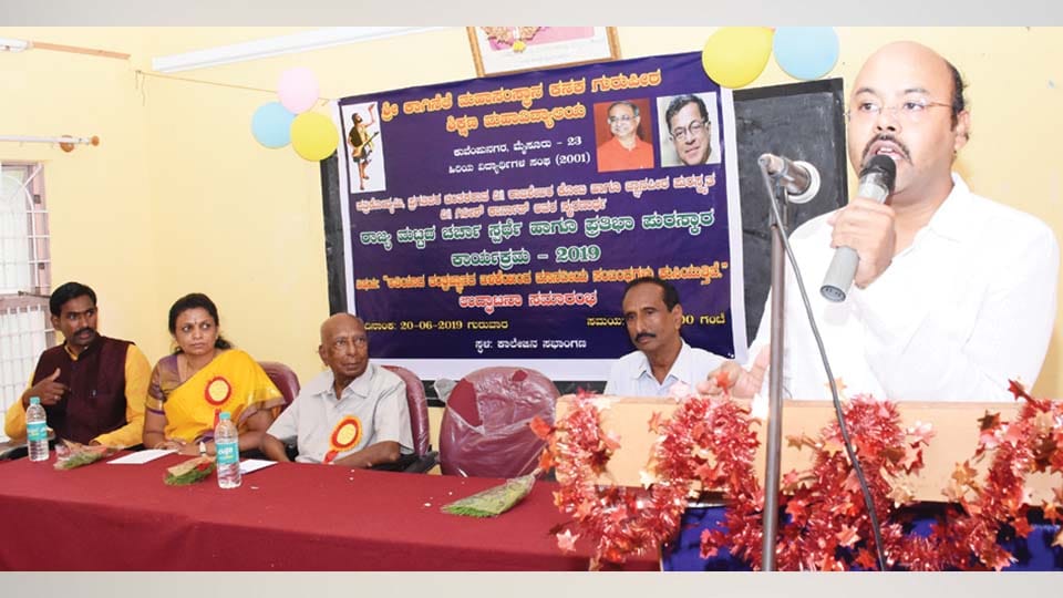 ಪ್ರಬಂಧ ಬರೆಯುವುದಕ್ಕಿಂತ ಚರ್ಚೆ ಮಾಡುವುದರಲ್ಲಿ ಹೆಚ್ಚಿನ ಜ್ಞಾನಾರ್ಜನೆ