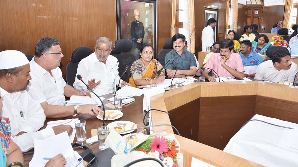 ನಗರ ಪ್ರದಕ್ಷಿಣೆ ಪೂರ್ವಭಾವಿ ಸಭೆಯಲ್ಲಿ ಅಸಮರ್ಪಕ ಮಾಹಿತಿ