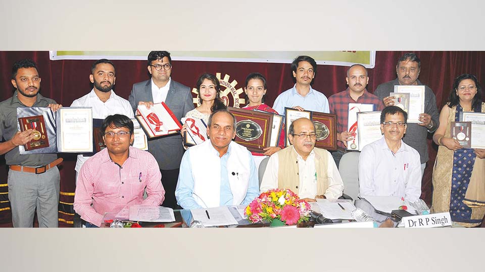 ಎಸಿಎಸ್‍ಐಆರ್ ಕೇಂದ್ರಗಳಲ್ಲಿ ಶೀಘ್ರವೇ ಇಂಡಸ್ಟ್ರಿ ವಿಷಯದಲ್ಲಿ ಪಿಹೆಚ್.ಡಿ ಆರಂಭ