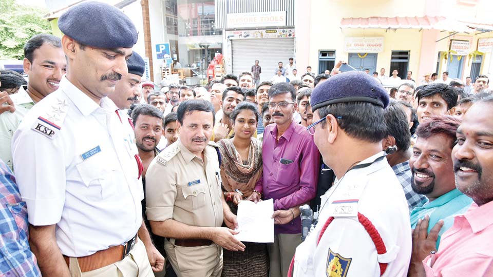 ಹಳೇ ಸಂತೇಪೇಟೆಯಲ್ಲಿ ಸೂಕ್ತ ಪಾರ್ಕಿಂಗ್ ವ್ಯವಸ್ಥೆ ಕಲ್ಪಿಸುವಂತೆ ವರ್ತಕರ ಮನವಿ
