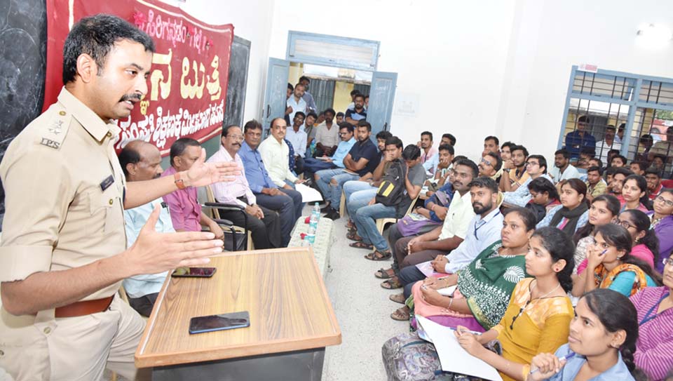 ಜ್ಞಾನ, ಕಠಿಣ ಪರಿಶ್ರಮ ಸಾಧನೆಯ ಸಾಧನ