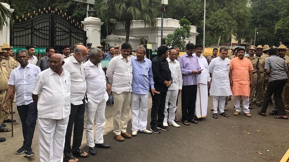 ಇಂದು ಅತೃಪ್ತರು ಬೆಂಗಳೂರಿಗೆ?