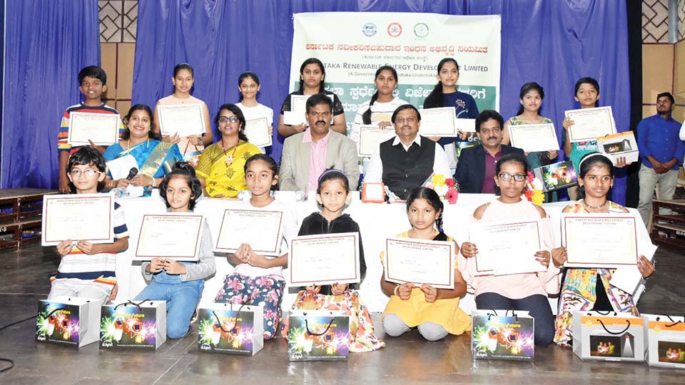 ಚಿತ್ರಕಲಾ ಸ್ಪರ್ಧಾ ವಿಜೇತರಿಗೆ ಬಹುಮಾನ ವಿತರಣೆ