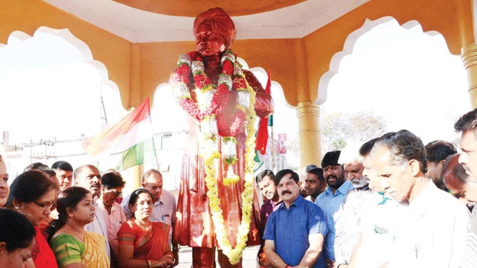 ಸ್ವಾಮಿ ವಿವೇಕಾನಂದರ ಪ್ರತಿಮೆಗೆ ಶಾಸಕ ಎಸ್.ಎ.ರಾಮದಾಸ್ ಮಾಲಾರ್ಪಣೆ