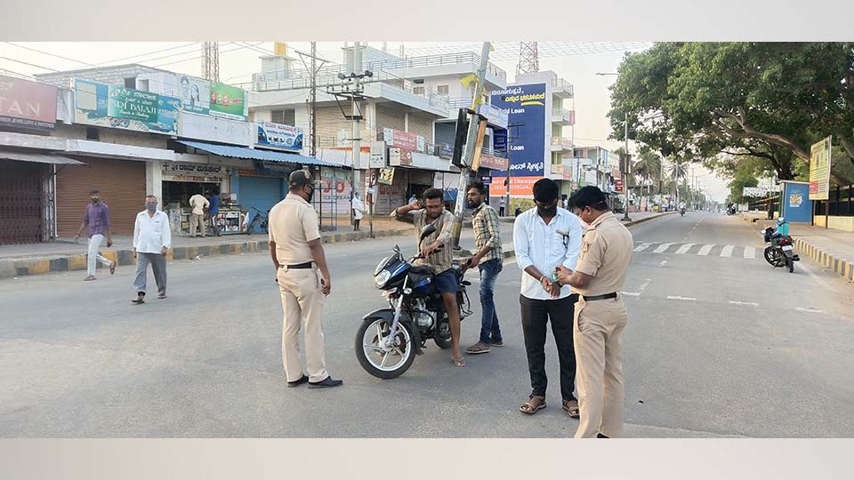 ಬಿಡಾಡಿ ಬೈಕ್‍ಗಳು ಪೆÇಲೀಸರ ವಶಕ್ಕೆ