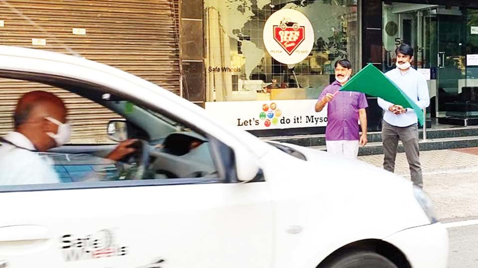 ಮೈಸೂರು ಕೊರೊನಾ ವಾರಿಯರ್ಸ್‍ಗೆ ಅಂತರ ಜಿಲ್ಲಾ ಉಚಿತ ಟ್ಯಾಕ್ಸಿ ಸೇವೆ