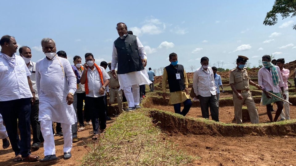 ಮುಂಗಾರು ಆರಂಭಕ್ಕೂ ಮುನ್ನವೇ ಕೆರೆ ಅಭಿವೃದ್ಧಿ ಕಾಮಗಾರಿ ಪೂರ್ಣಗೊಳಿಸಿ