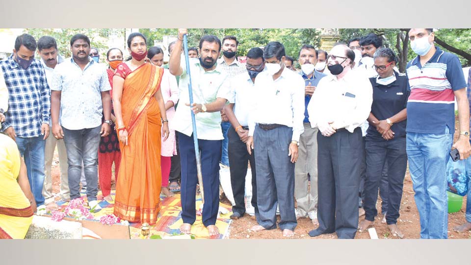 7.80 ಕೋಟಿ ರೂ. ವೆಚ್ಚದ ಹೆಚ್ಚುವರಿ ಕಟ್ಟಡ ಕಾಮಗಾರಿಗೆ ಗುದ್ದಲಿಪೂಜೆ