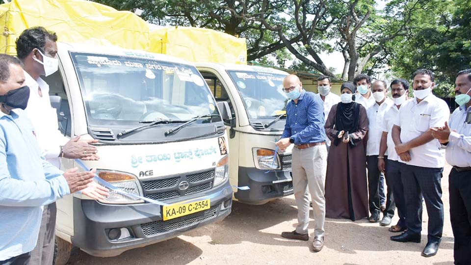 ಮನೆ ಮನೆಗೆ ತೆರಳಿ ನೀರಿನ ತೆರಿಗೆ ಸಂಗ್ರಹಿಸುವ ವಾಹನಗಳಿಗೆ ಚಾಲನೆ