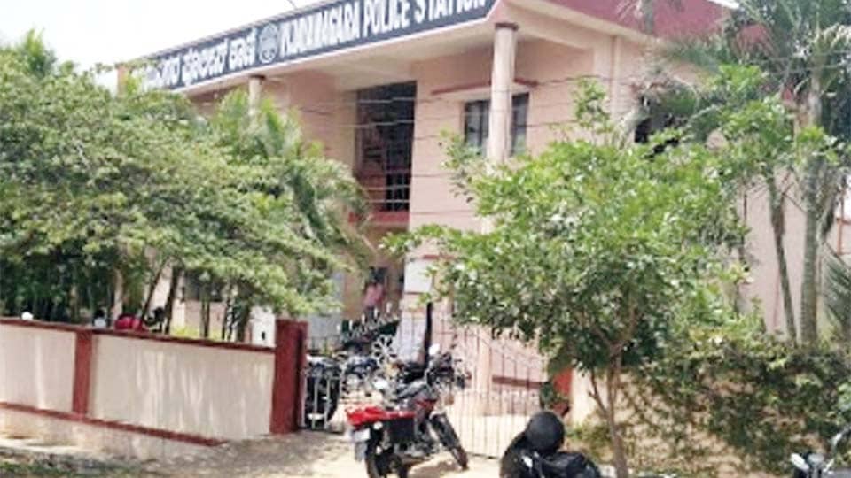 ವಿಜಯನಗರ, ವಿವಿ.ಪುರಂ ಠಾಣೆಗಳಿಗೆ ಸಾರ್ವಜನಿಕರ ಪ್ರವೇಶ ನಿರ್ಬಂಧ