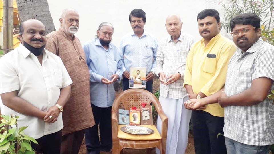 ಹಿರಿಯ ಸಾಹಿತಿ ಸಿಪಿಕೆ ನಿವಾಸದಲ್ಲಿ ಪ್ರೊ.ದೇಜಗೌ ಜನ್ಮ ದಿನಾಚರಣೆ