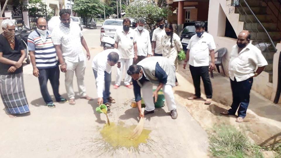 ಕೊರೊನಾ ತಡೆಗೆ ಆಯುರ್ವೇದ ಮಿಶ್ರಣದ ಮನೆಮದ್ದು: ಜಾಗೃತಿ ಕಾರ್ಯಕ್ರಮ