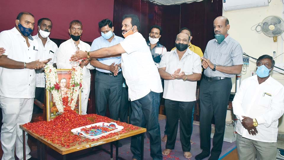 ಮೈಸೂರಲ್ಲಿ ಹಡಪದ ಅಪ್ಪಣ್ಣ ಜಯಂತಿ ಸರಳ ಆಚರಣೆ