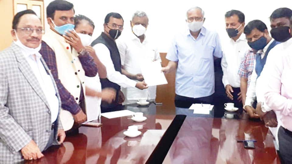 ಶಿಕ್ಷಣ ಸಚಿವರನ್ನು ಭೇಟಿ ಮಾಡಿದ ಸಿಐಎಸ್‍ಪಿಎಂಎಎಂ: ಖಾಸಗಿ ಶಾಲೆಗಳ ಚರ್ಚೆ