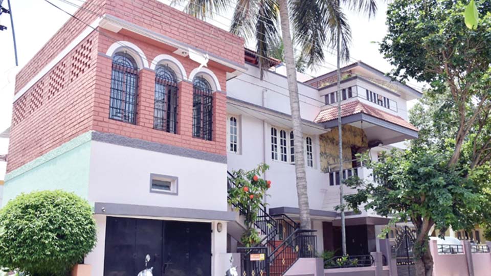 ಮೈಸೂರು ಪಾಲಿಕೆ ವಲಯ ಅಧಿಕಾರಿ ಮನೆ ಮೇಲೆ ಎಸಿಬಿ ದಾಳಿ