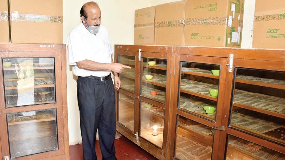 ಅಮೂಲ್ಯ ಹಸ್ತಪ್ರತಿಗಳ ಡಿಜಿಟಲೀಕರಣ ಹಾದಿ ಸುಗಮಗೊಳಿಸಲು ಓಆರ್‍ಐನಲ್ಲಿ ಸಜ್ಜಾಗಿದೆ ಫ್ಯೂಮಿಗೇಷನ್ ಚೇಂಬರ್