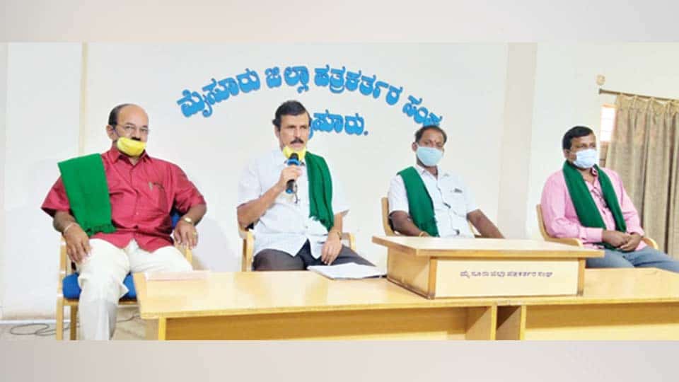 ಭೂ ಸುಧಾರಣಾ ತಿದ್ದುಪಡಿ ಕಾಯ್ದೆ ವಾಪಸ್‍ಗೆ ಆಗ್ರಹಿಸಿ ಮೈಸೂರಲ್ಲಿ ಸ್ವಾತಂತ್ರ್ಯ ದಿನ ಪ್ರತಿಭಟನೆ