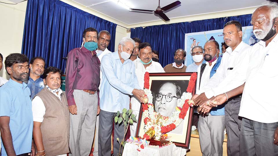 ಅಂಬೇಡ್ಕರ್‍ರನ್ನು ಮೀರಿಸುವಂಥ ವಿದ್ವಾಂಸ ಮತ್ತೊಬ್ಬರಿಲ್ಲ