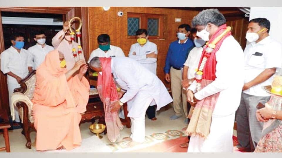 ಕೋವಿಡ್-19 ಮಾರ್ಗಸೂಚಿ ಅನ್ವಯ ದೇವಸ್ಥಾನಗಳಿಗೆ ಪ್ರವೇಶ