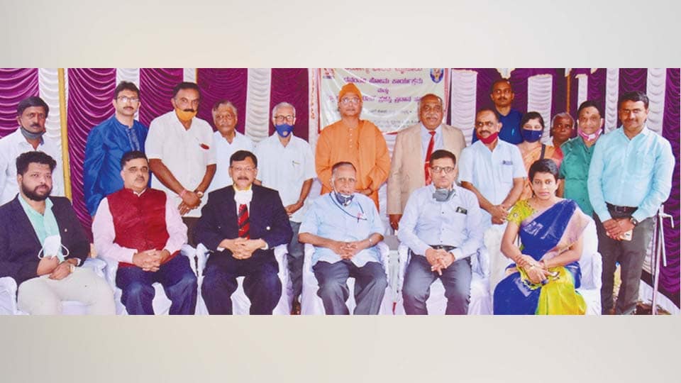 ಖ್ಯಾತ ವೈದ್ಯರು ಸೇರಿ 10 ಸಾಧಕರಿಗೆ `ಸ್ವಾಸ್ಥ್ಯ ಮಿತ್ರ’ ಪ್ರಶಸ್ತಿ ಪ್ರದಾನ