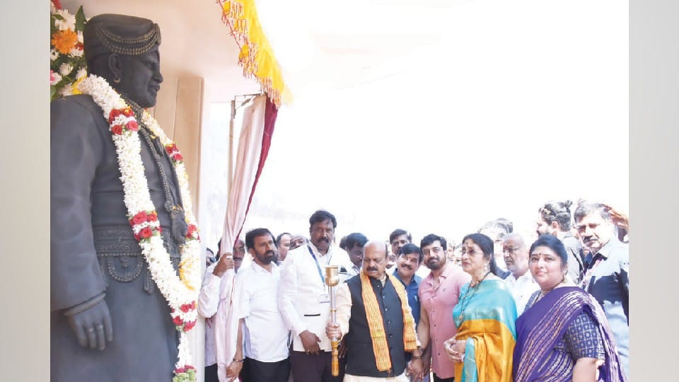 ಹಾಲಾಳು ಗ್ರಾಮದಲ್ಲಿ ಸಾಹಸಸಿಂಹ ವಿಷ್ಣುವರ್ಧನ್ ಸ್ಮಾರಕ ಲೋಕಾರ್ಪಣೆ ಸ್ಮಾರಕ ನಿರಂತರ ಚಟುವಟಿಕೆಯ ಕೇಂದ್ರವಾಗಲೆಂಬುದು ನಮ್ಮ ಉದ್ದೇಶ: ಸಿಎಂ ಬಸವರಾಜ ಬೊಮ್ಮಾಯಿ